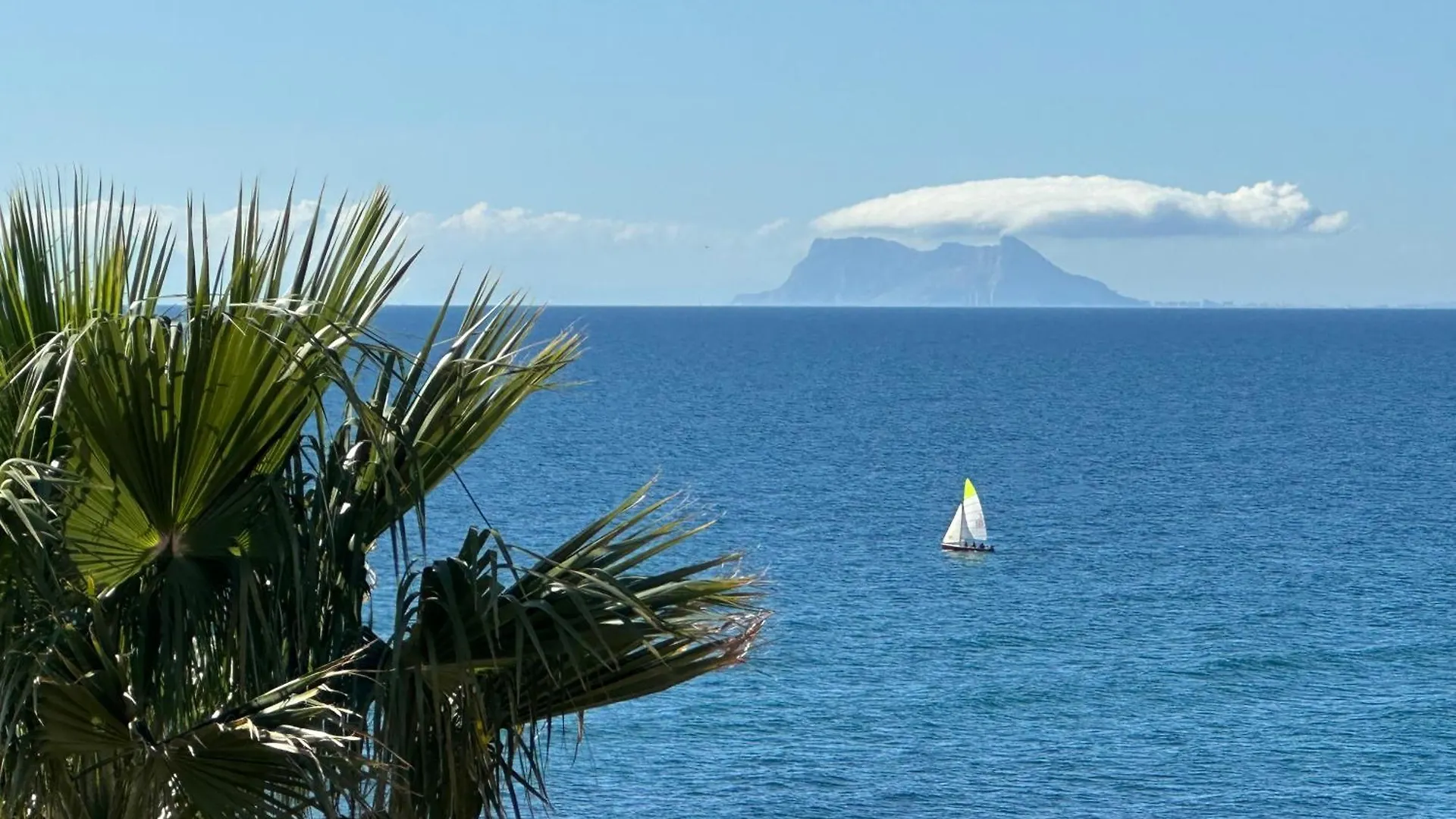 Apartment Alejandra - Gerenoveerd Appartement Direct Aan Zee Estepona