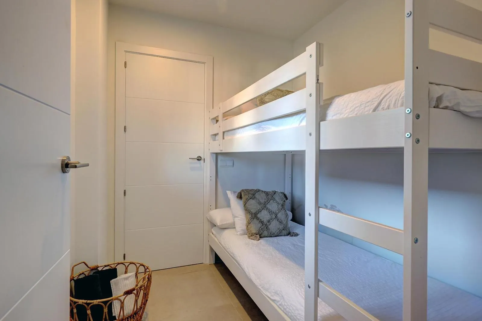 Apartment Alejandra - Gerenoveerd Appartement Direct Aan Zee Estepona